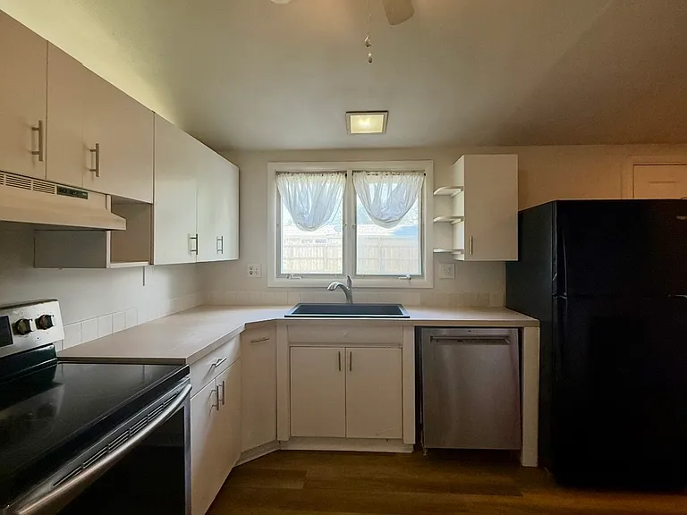 1207 Kingston Dr — Photo 3