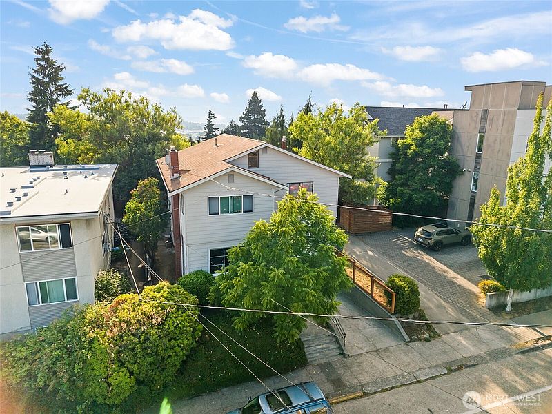 3rd image of 4707 Phinney Avenue N