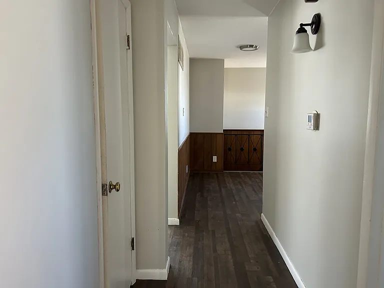 1221 Scott Ave — Photo 6