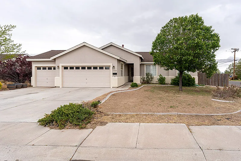 3230 Spring Cir photo 1