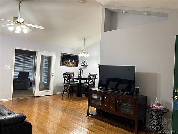 4th image of 2185 Myrtlewoods Dr #8