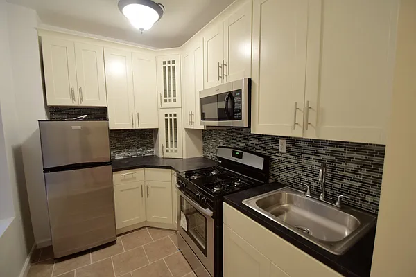 Rented by Bohemia Realty Group | media 9