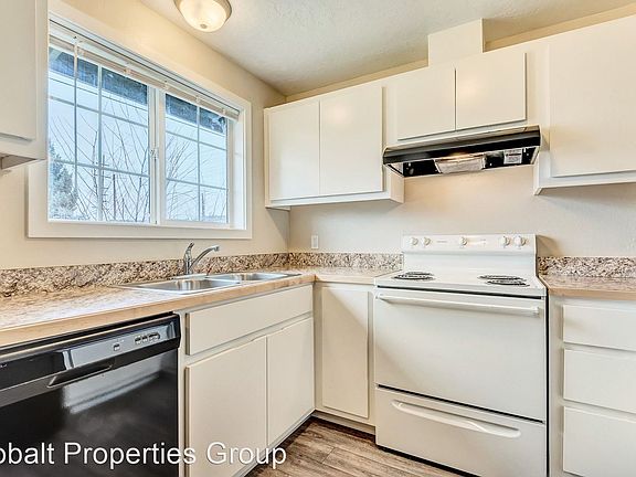 3rd image of 555 NW 9th St APT 2