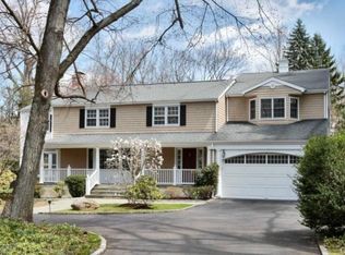11 Libby Ln, Darien, CT 06820