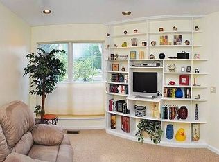 416 Country Club Dr, Lansdale, PA 19446