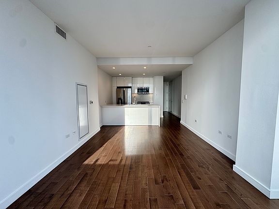 3rd image of 515 W 36th St #B33