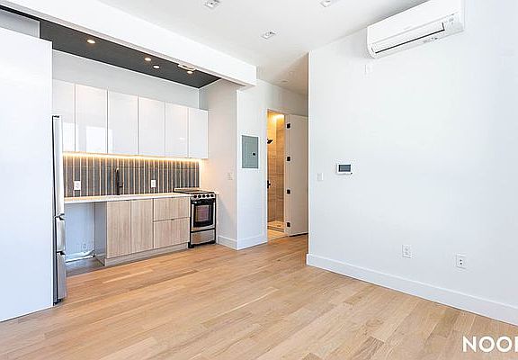 2nd image of 987 Bedford Ave #2B