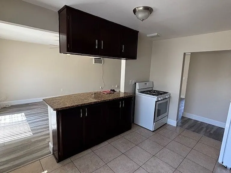 829 & 831 S Oaks Ave — Photo 15