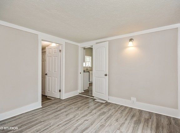 5th image of 819 W Oakland Ave