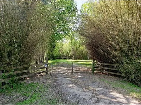 8303 County Road 171, Liverpool, TX 77577