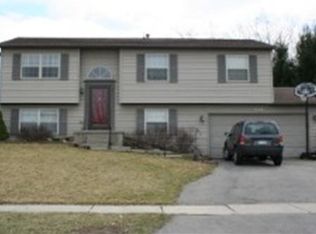774 Pepper Dr, South Lyon, MI 48178