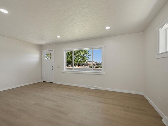 5th image of 2649 11th Ave