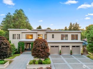 2 Crescent Key SE, Bellevue, WA