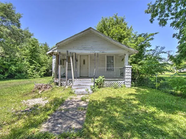 956 E Curtis Ave, Decatur, IL 62526