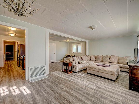 2nd image of 170 N Burritt Ave