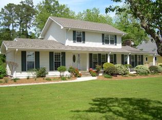 1600 Lakeshore Dr, Lake Waccamaw, NC 28450