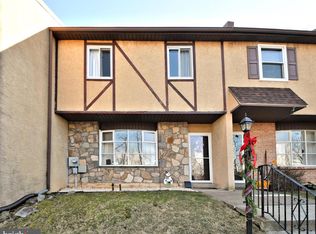 8 Knock N Knoll Cir, Willow Grove, PA 19090