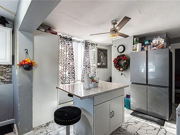 3rd image of 171 Unit St
