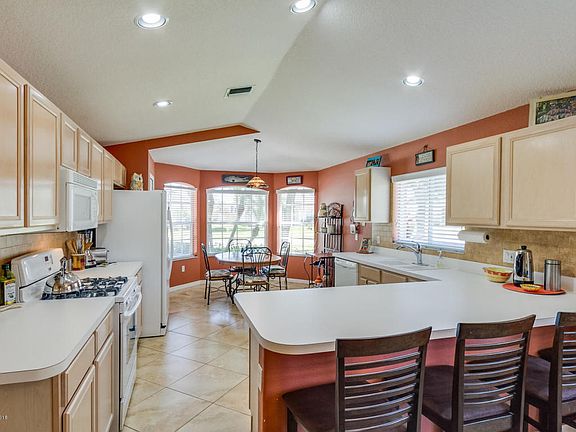 2nd image of 1930 Worchester Way
