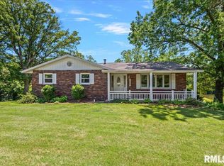 3508 E Lake Shore Dr, Taylorville, IL 62568