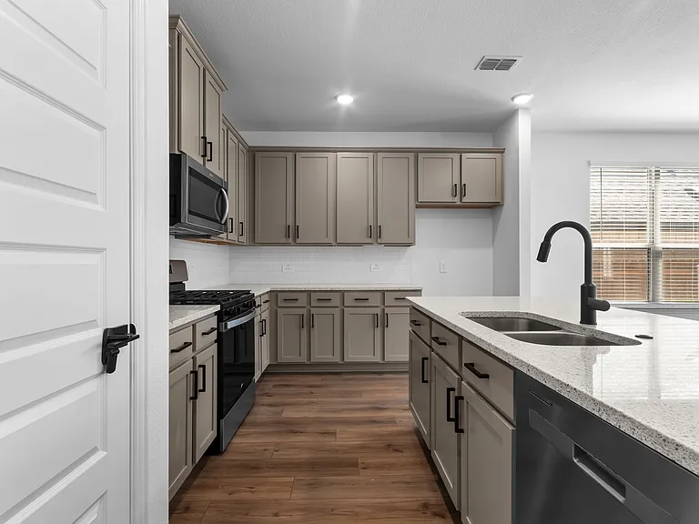 1227 Stockton Trl — Photo 8