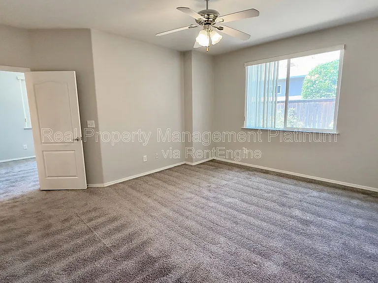 643 W Casanova Ln — Photo 7