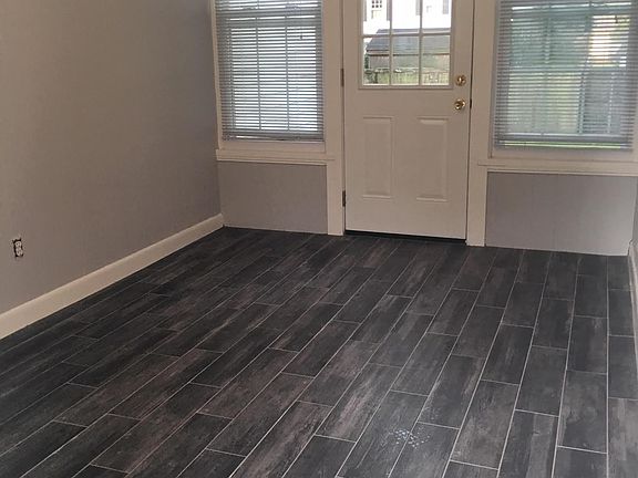 3rd image of 18 Carnation Dr