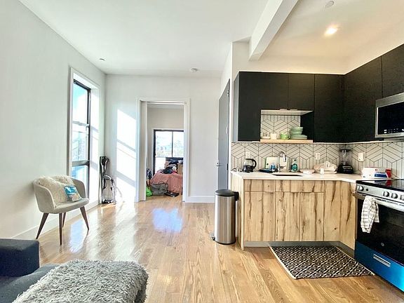 2nd image of 370 Evergreen Ave #3BB