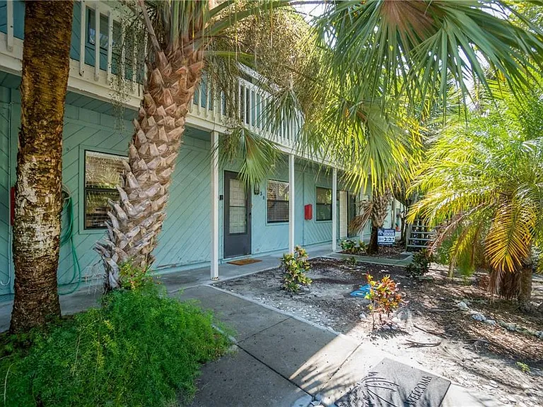 5041 N Beach Rd #3-B — Photo 1