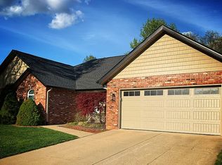 190 Papillon Dr, Swansea, IL