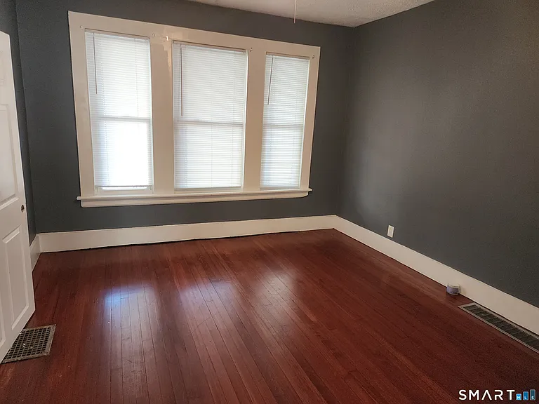 204 Minerva St — Photo 6