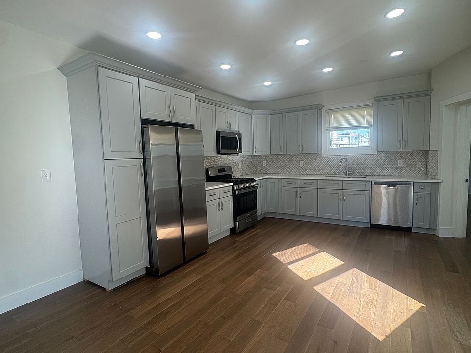 1st image of 121 W Chester St Floor 1