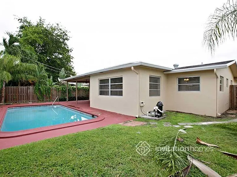 8407 NW 26th St — Photo 18