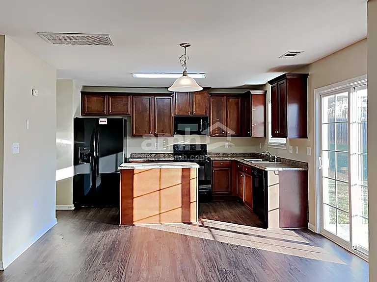 2848 Tall Oaks Dr — Photo 3