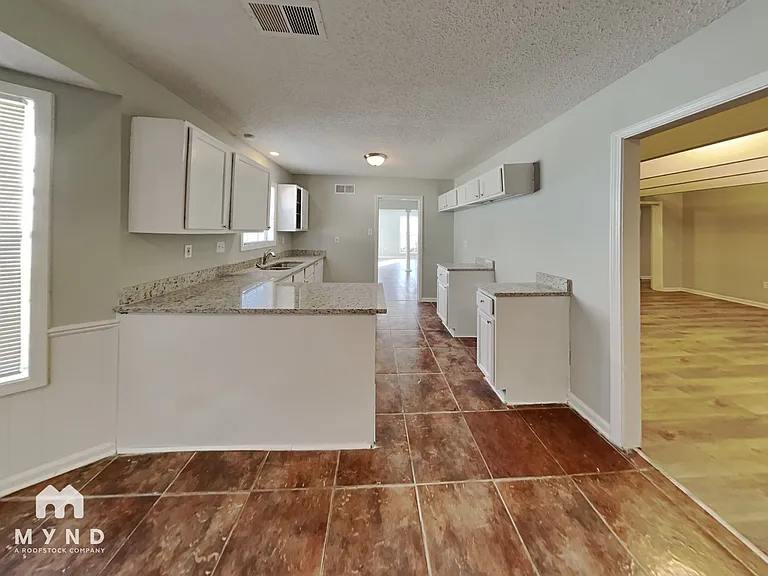2569 Richwood St — Photo 3