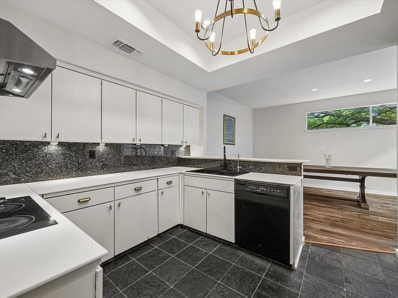 4th image of 49 Litchfield Ln