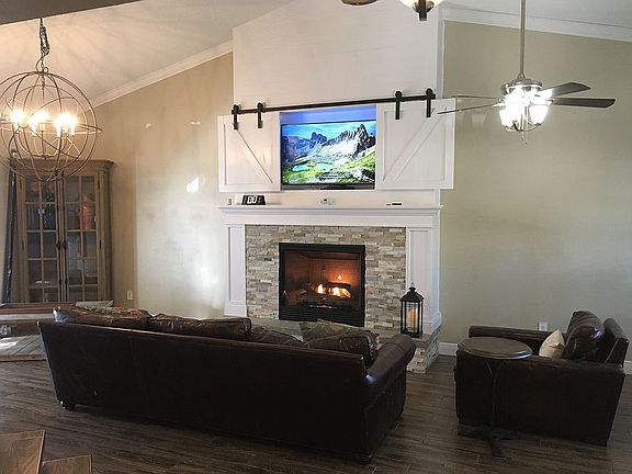 2nd image of 868 Millers Way