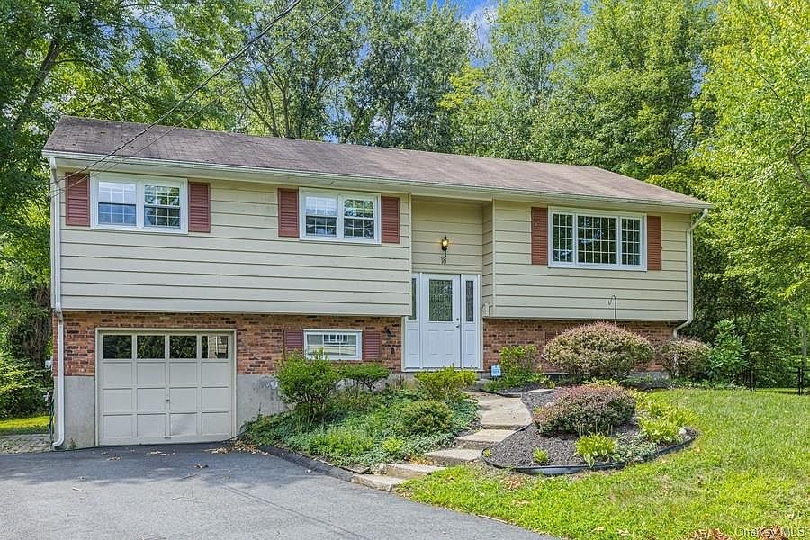 1st image of 18 Nancy Dr