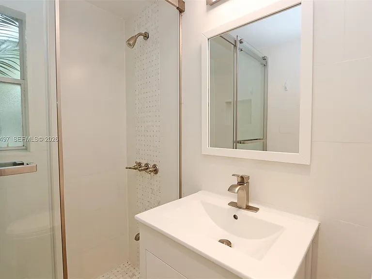 3375 Franklin Ave #D — Photo 22