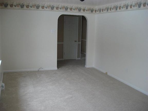 4th image of 76 Rose Bay Ln