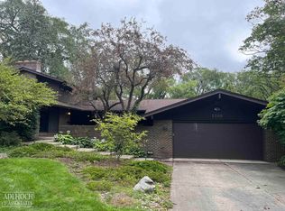 1040 Berkshire Rd, Grosse Pointe Park, MI 48230
