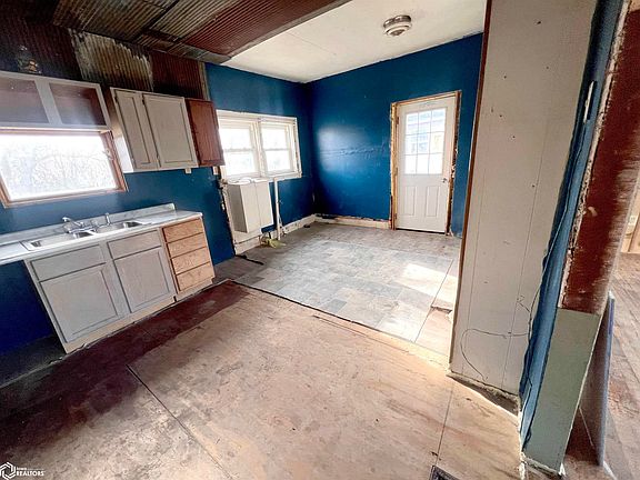 3rd image of 303 W 3rd St