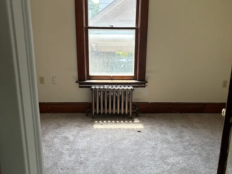 628 Cayuga Dr #4 — Photo 3