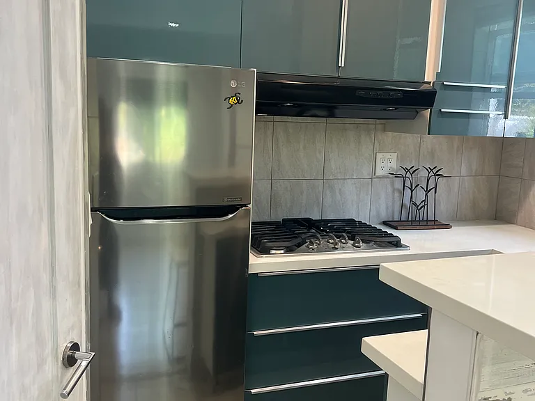 21811 Gresham St #1 — Photo 4