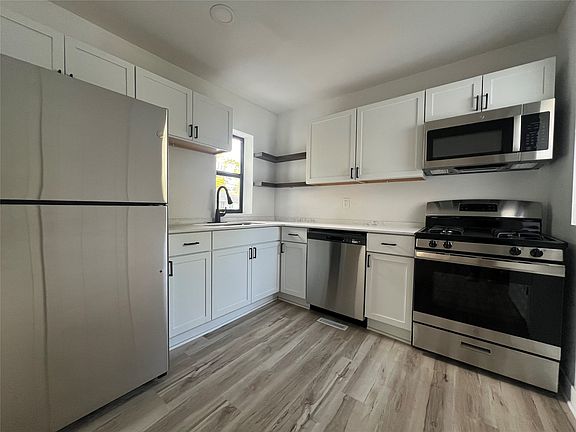 5th image of 30 Pennsylvania St