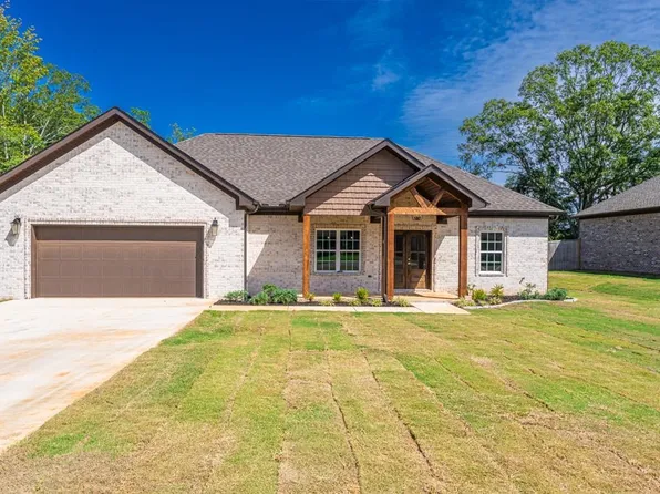 1109 Glendora Ave, Tuscumbia, AL 35674