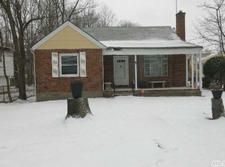 76 Wheeler Rd, Central Islip, NY 11722