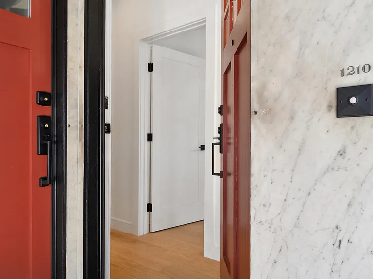 1200 Jackson St #1210 — Photo 32