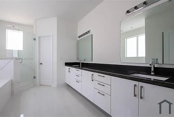 15631 SW 11th Ter — Photo 15