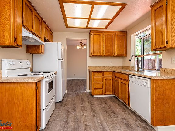 5th image of 1541 Shumaker Way